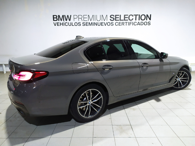 BMW Serie 5 520d color Gris. Año 2022. 140KW(190CV). Diésel. En concesionario Hispamovil, Torrevieja de Alicante