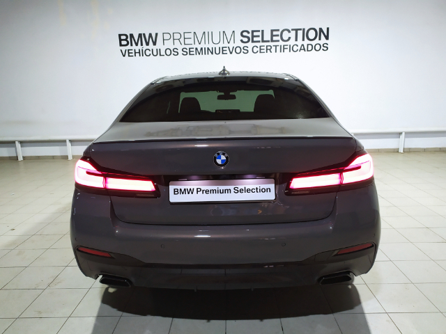 BMW Serie 5 520d color Gris. Año 2022. 140KW(190CV). Diésel. En concesionario Hispamovil, Torrevieja de Alicante