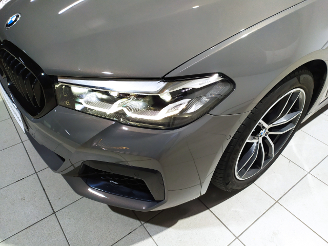 BMW Serie 5 520d color Gris. Año 2022. 140KW(190CV). Diésel. En concesionario Hispamovil, Torrevieja de Alicante