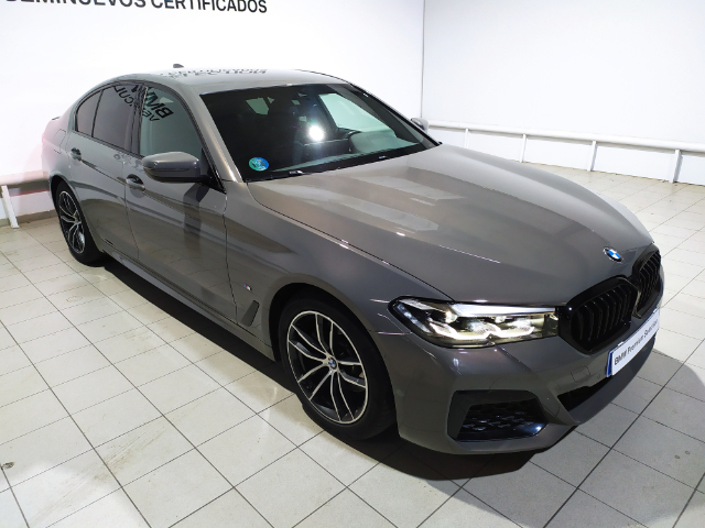 BMW Serie 5 520d color Gris. Año 2022. 140KW(190CV). Diésel. En concesionario Hispamovil, Torrevieja de Alicante