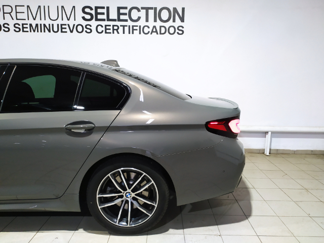 BMW Serie 5 520d color Gris. Año 2022. 140KW(190CV). Diésel. En concesionario Hispamovil, Torrevieja de Alicante