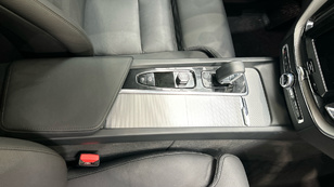 Volvo XC60 T6 Recharge Plus Dark AWD Auto 257 kW (350 CV) - 24 Volvo XC60 T6 Ocasión 257 KW (350CV) - 24