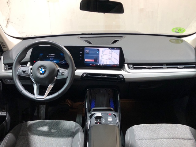 BMW X1 sDrive18d color Azul. Año 2024. 110KW(150CV). Diésel. En concesionario Movilnorte El Carralero de Madrid