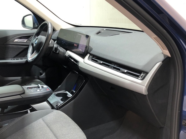 BMW X1 sDrive18d color Azul. Año 2024. 110KW(150CV). Diésel. En concesionario Movilnorte El Carralero de Madrid