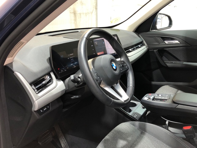 BMW X1 sDrive18d color Azul. Año 2024. 110KW(150CV). Diésel. En concesionario Movilnorte El Carralero de Madrid