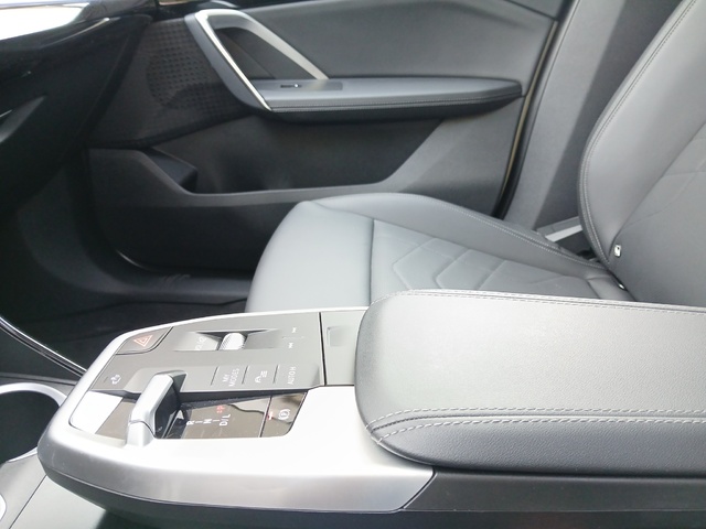 BMW X1 sDrive18d color Blanco. Año 2023. 110KW(150CV). Diésel. En concesionario ALZIRA Automoviles Fersan, S.A. de Valencia
