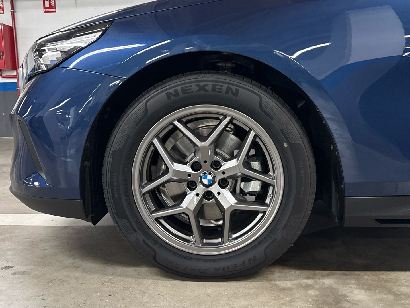 BMW Serie 5 520d Touring color Azul. Año 2025. 145KW(197CV). Híbrido Electro/Diesel. En concesionario BYmyCAR Madrid - Alcalá de Madrid