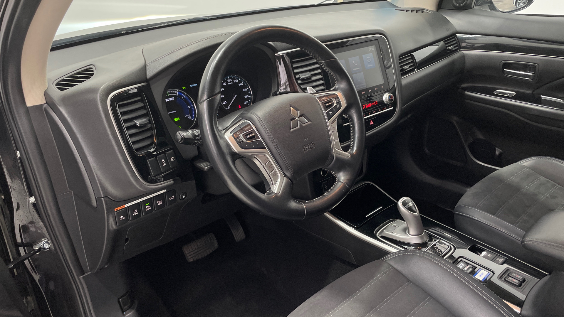 Mitsubishi Outlander 2.4 PHEV - 8