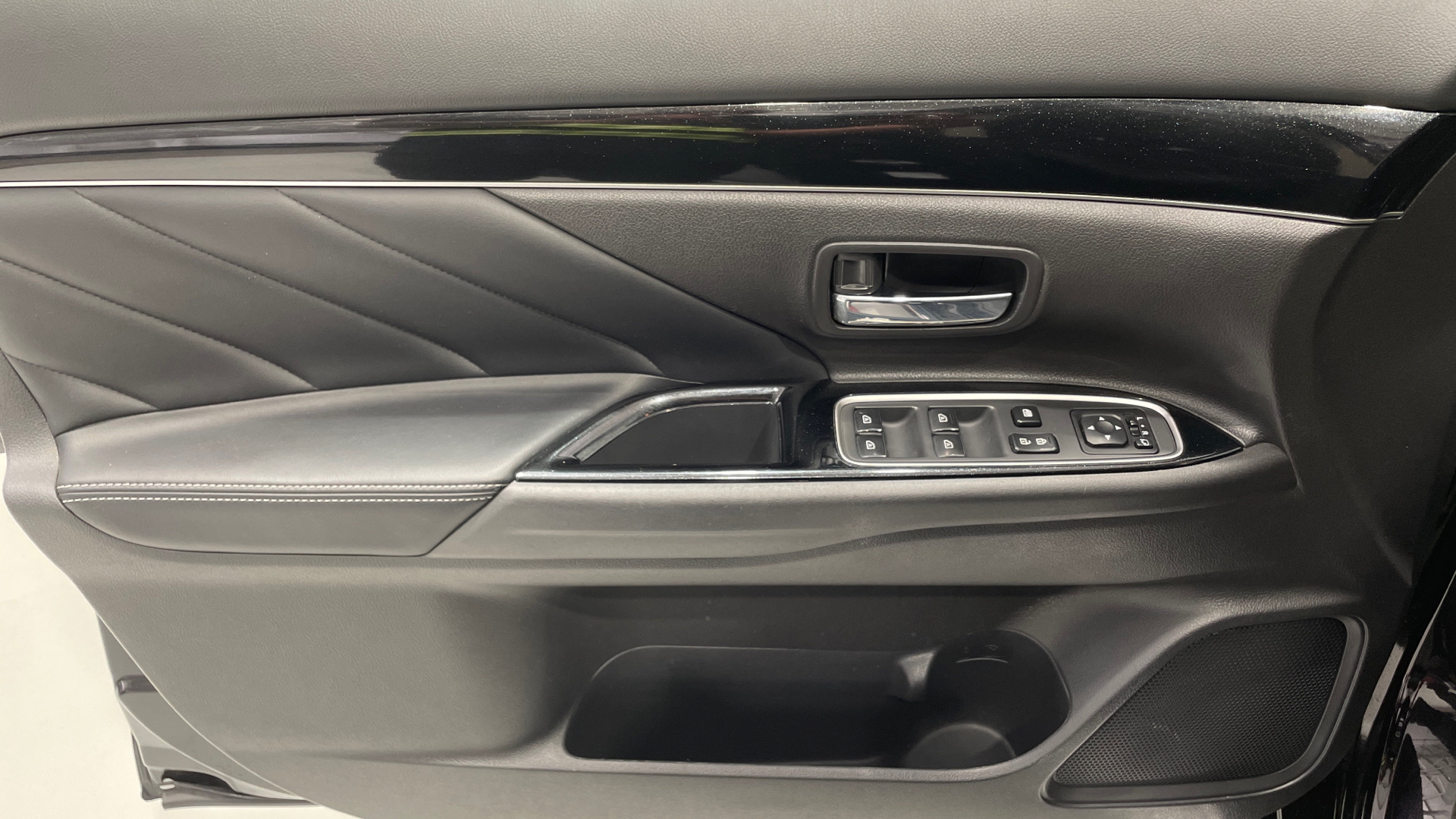 Mitsubishi Outlander 2.4 PHEV - 9