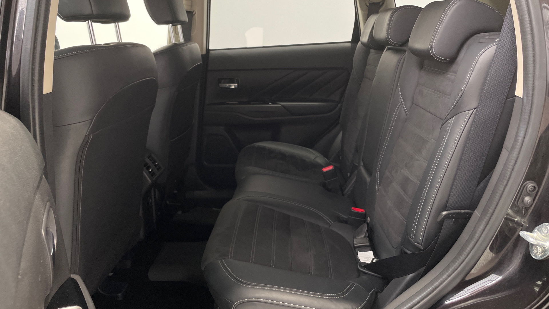Mitsubishi Outlander 2.4 PHEV - 12