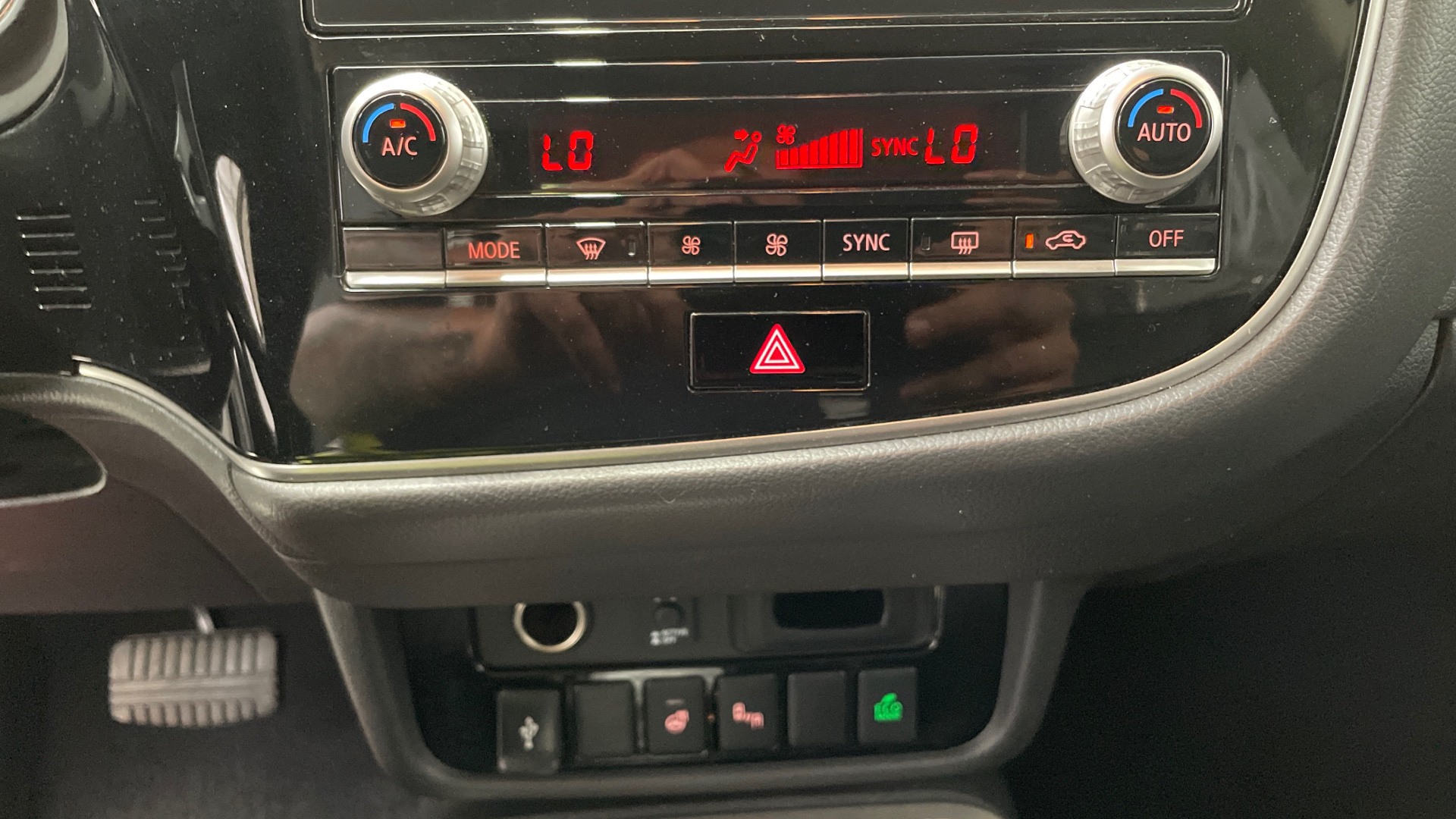 Mitsubishi Outlander 2.4 PHEV - 16
