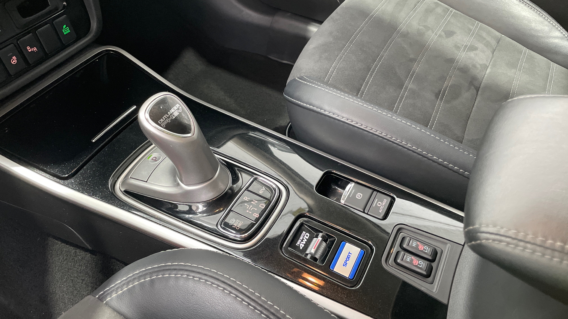 Mitsubishi Outlander 2.4 PHEV - 17