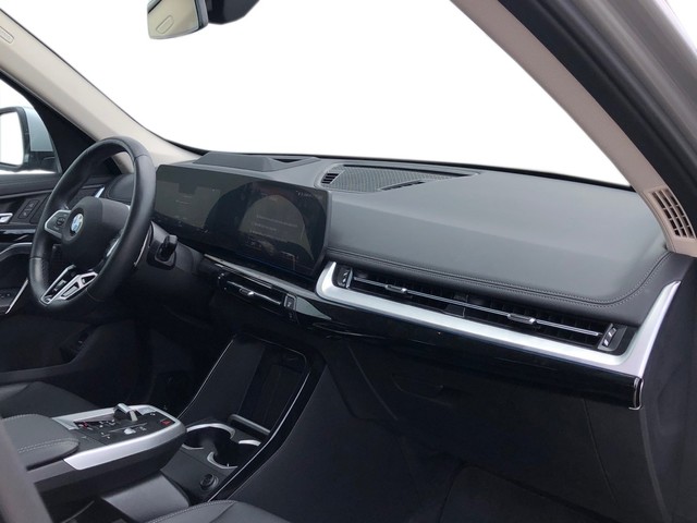 BMW X1 xDrive20d color Gris Plata. Año 2024. 120KW(163CV). Diésel. En concesionario Momentum S.A. de Madrid