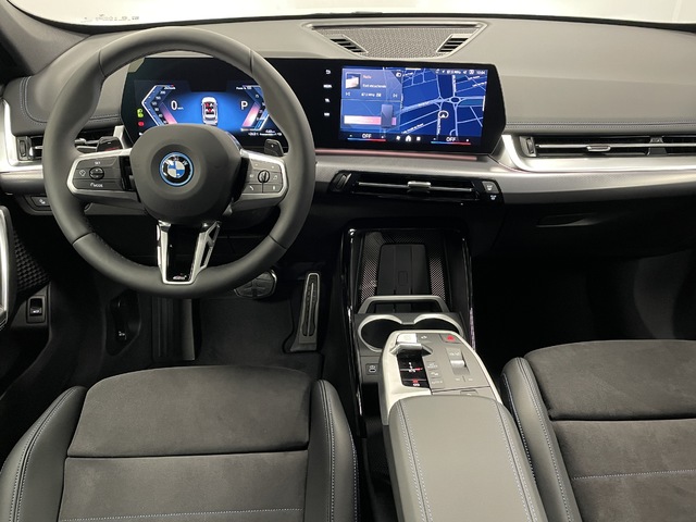BMW X1 xDrive30e color Blanco. Año 2025. 240KW(326CV). Híbrido Electro/Gasolina. En concesionario Maberauto de Castellón