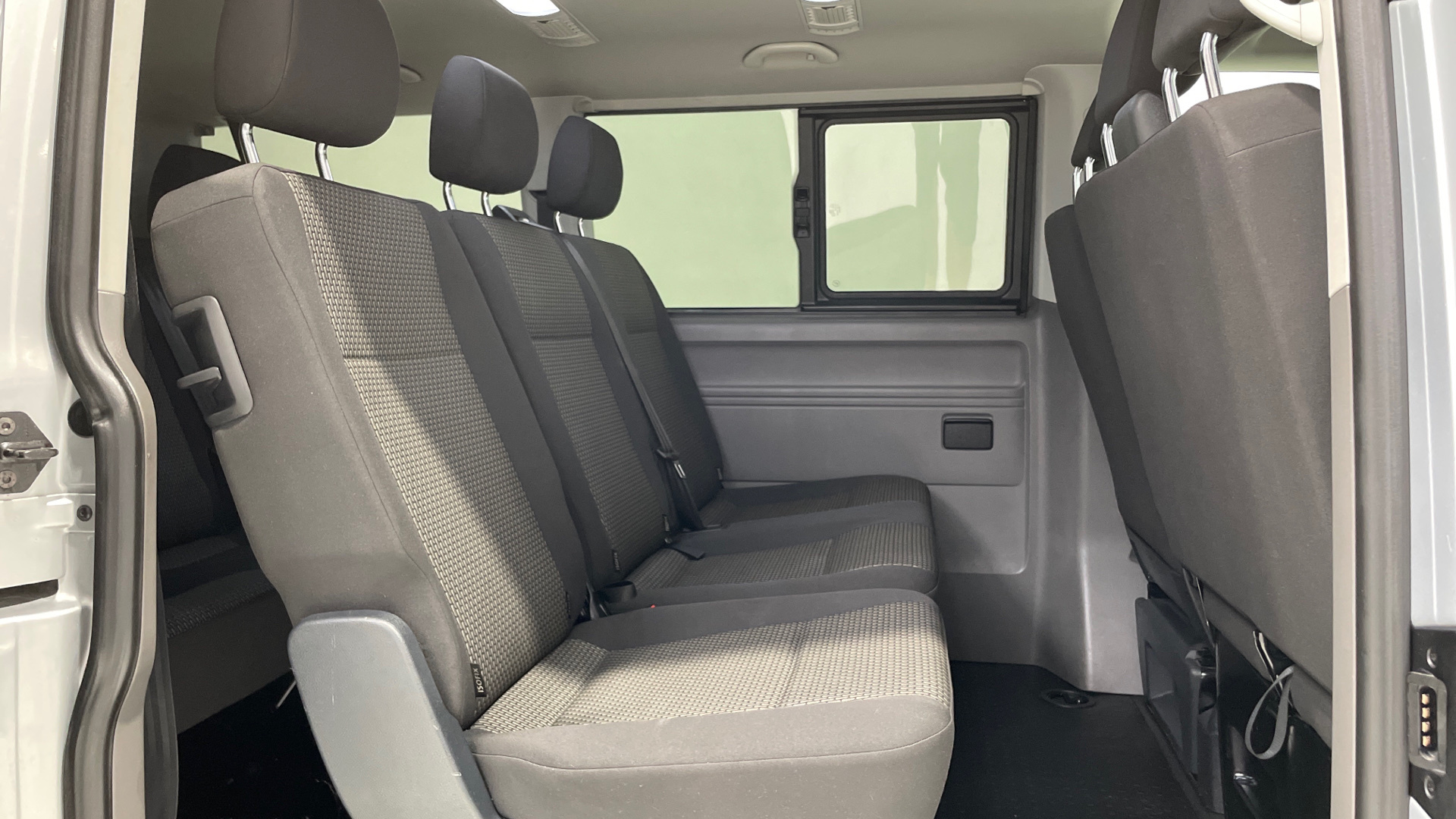 Volkswagen Caravelle 2.0 TDI - 6