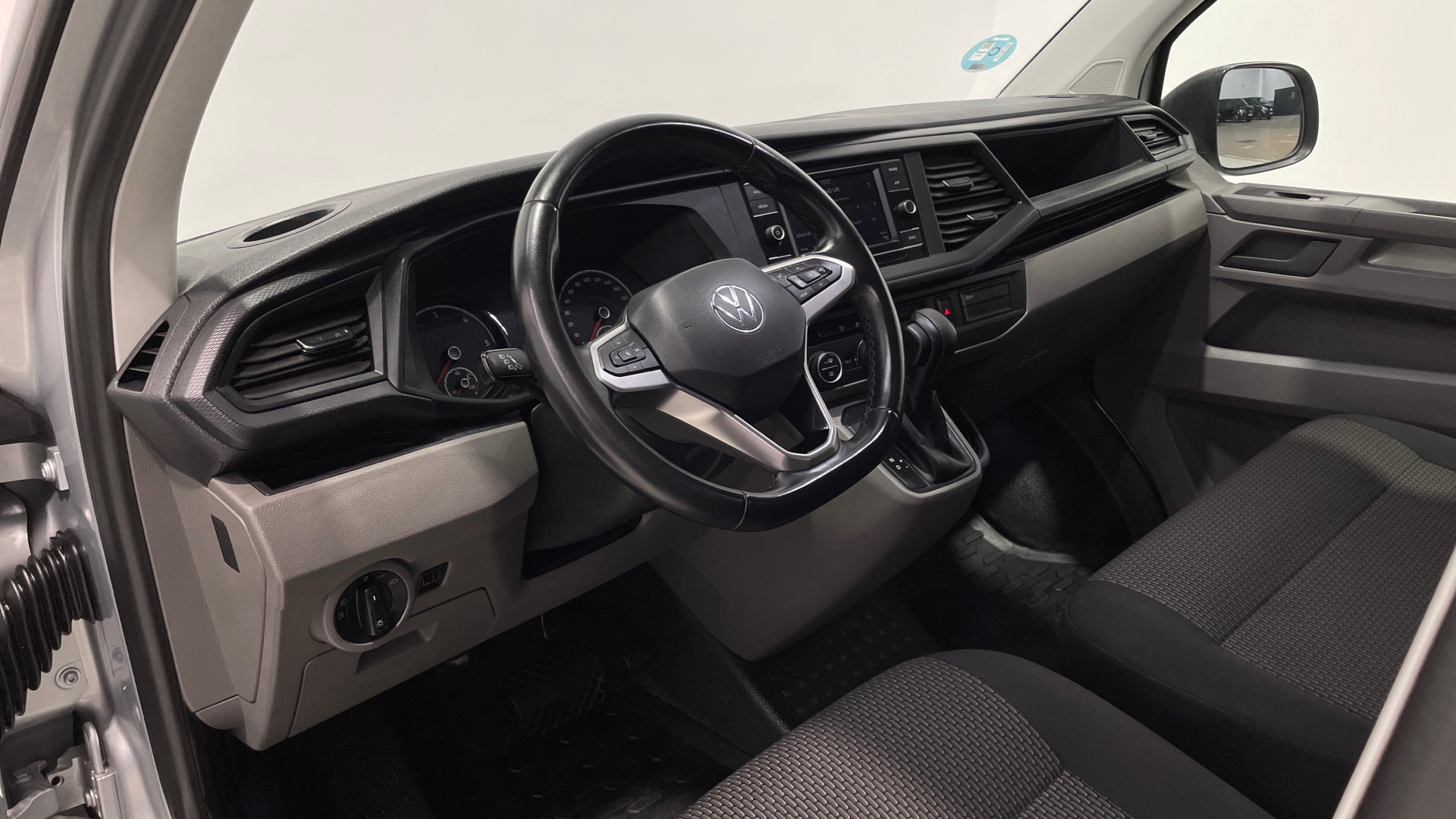 Volkswagen Caravelle 2.0 TDI - 16