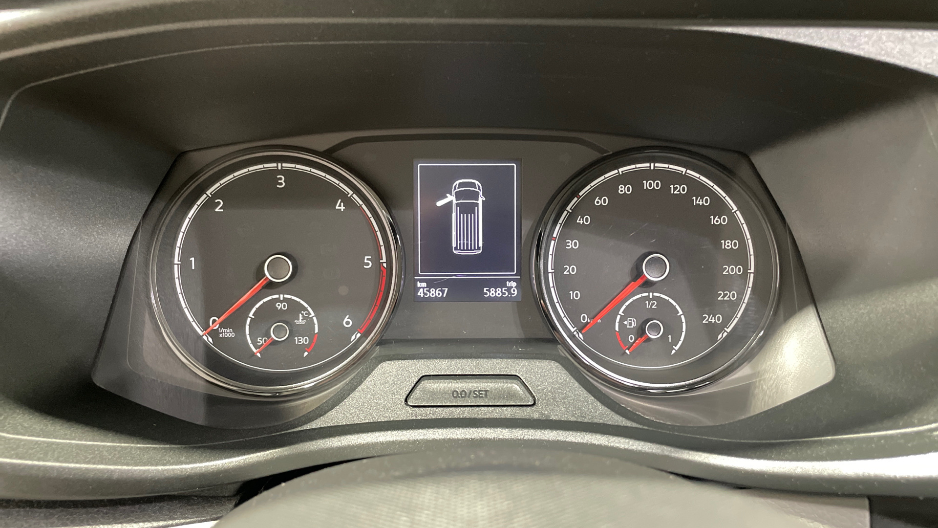 Volkswagen Caravelle 2.0 TDI - 17