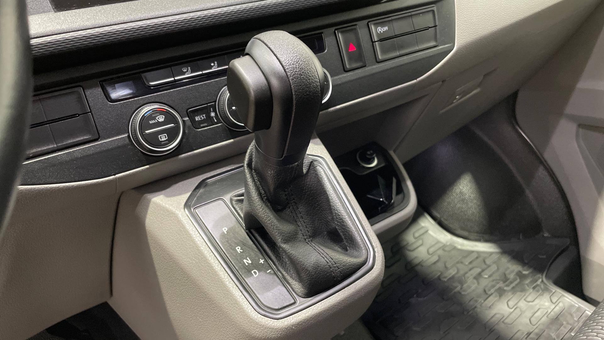 Volkswagen Caravelle 2.0 TDI - 21
