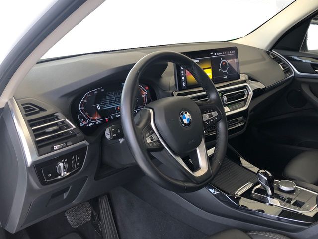 BMW X3 xDrive20d color Blanco. Año 2022. 140KW(190CV). Diésel. En concesionario Vehinter Getafe de Madrid