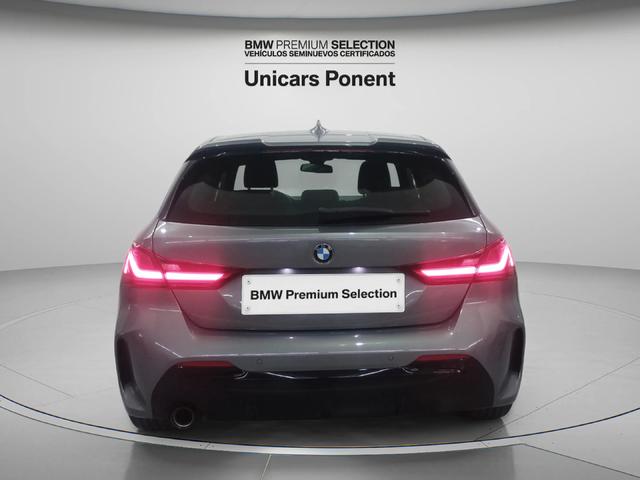 BMW Serie 1 118i color Gris. Año 2024. 103KW(140CV). Gasolina. En concesionario Unicars Ponent de Lleida