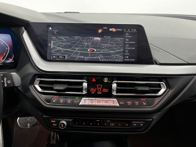BMW Serie 1 118i color Gris. Año 2024. 103KW(140CV). Gasolina. En concesionario Unicars Ponent de Lleida