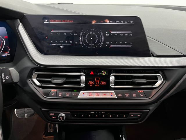 BMW Serie 1 118i color Gris. Año 2024. 103KW(140CV). Gasolina. En concesionario Unicars Ponent de Lleida
