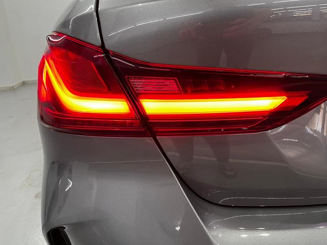 BMW Serie 1 118i color Gris. Año 2024. 103KW(140CV). Gasolina. En concesionario Unicars Ponent de Lleida