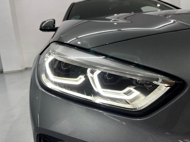 BMW Serie 1 118i color Gris. Año 2024. 103KW(140CV). Gasolina. En concesionario Unicars Ponent de Lleida
