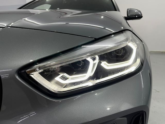 BMW Serie 1 118i color Gris. Año 2024. 103KW(140CV). Gasolina. En concesionario Unicars Ponent de Lleida
