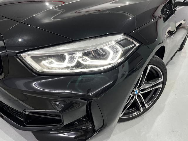 BMW Serie 1 118i color Negro. Año 2024. 103KW(140CV). Gasolina. En concesionario Unicars Ponent de Lleida