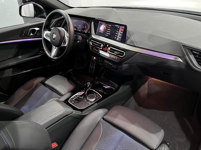 BMW Serie 1 118i color Negro. Año 2024. 103KW(140CV). Gasolina. En concesionario Unicars Ponent de Lleida