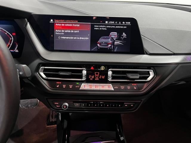 BMW Serie 1 118i color Negro. Año 2024. 103KW(140CV). Gasolina. En concesionario Unicars Ponent de Lleida