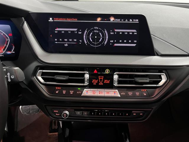 BMW Serie 1 118i color Negro. Año 2024. 103KW(140CV). Gasolina. En concesionario Unicars Ponent de Lleida
