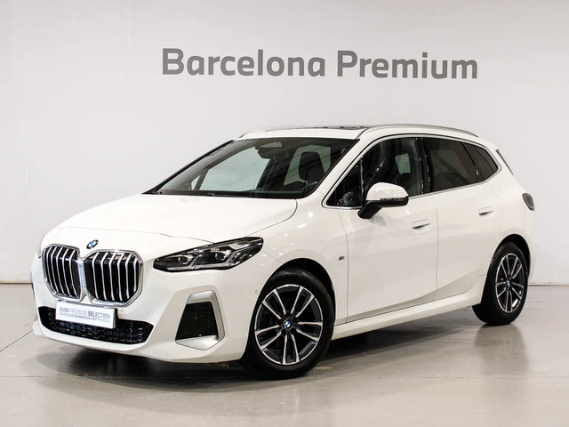 BMW Serie 2 218d Active Tourer color Blanco. Año 2024. 110KW(150CV). Diésel. En concesionario Barcelona Premium -- GRAN VIA de Barcelona