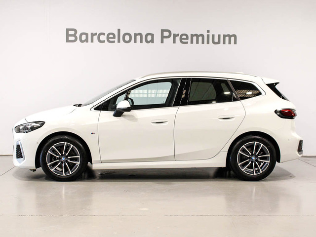 BMW Serie 2 218d Active Tourer color Blanco. Año 2024. 110KW(150CV). Diésel. En concesionario Barcelona Premium -- GRAN VIA de Barcelona