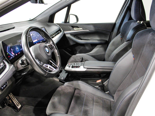 BMW Serie 2 218d Active Tourer color Blanco. Año 2024. 110KW(150CV). Diésel. En concesionario Barcelona Premium -- GRAN VIA de Barcelona
