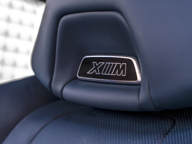 BMW XM 4.4 PHEV color Negro. Año 2024. 480KW(653CV). Híbrido Electro/Gasolina. En concesionario Caetano Cuzco, Alcalá de Madrid