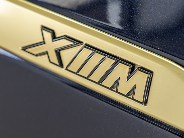 BMW XM 4.4 PHEV color Negro. Año 2024. 480KW(653CV). Híbrido Electro/Gasolina. En concesionario Caetano Cuzco, Alcalá de Madrid