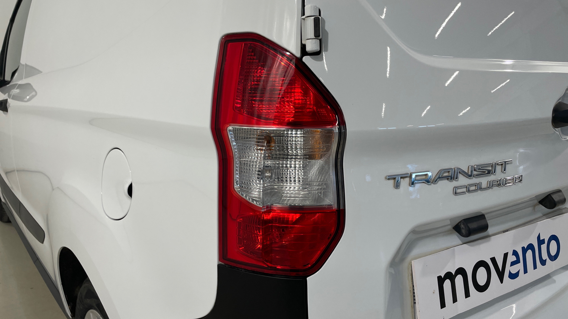 Ford Tourneo Courier 1.5 TDCi - 13