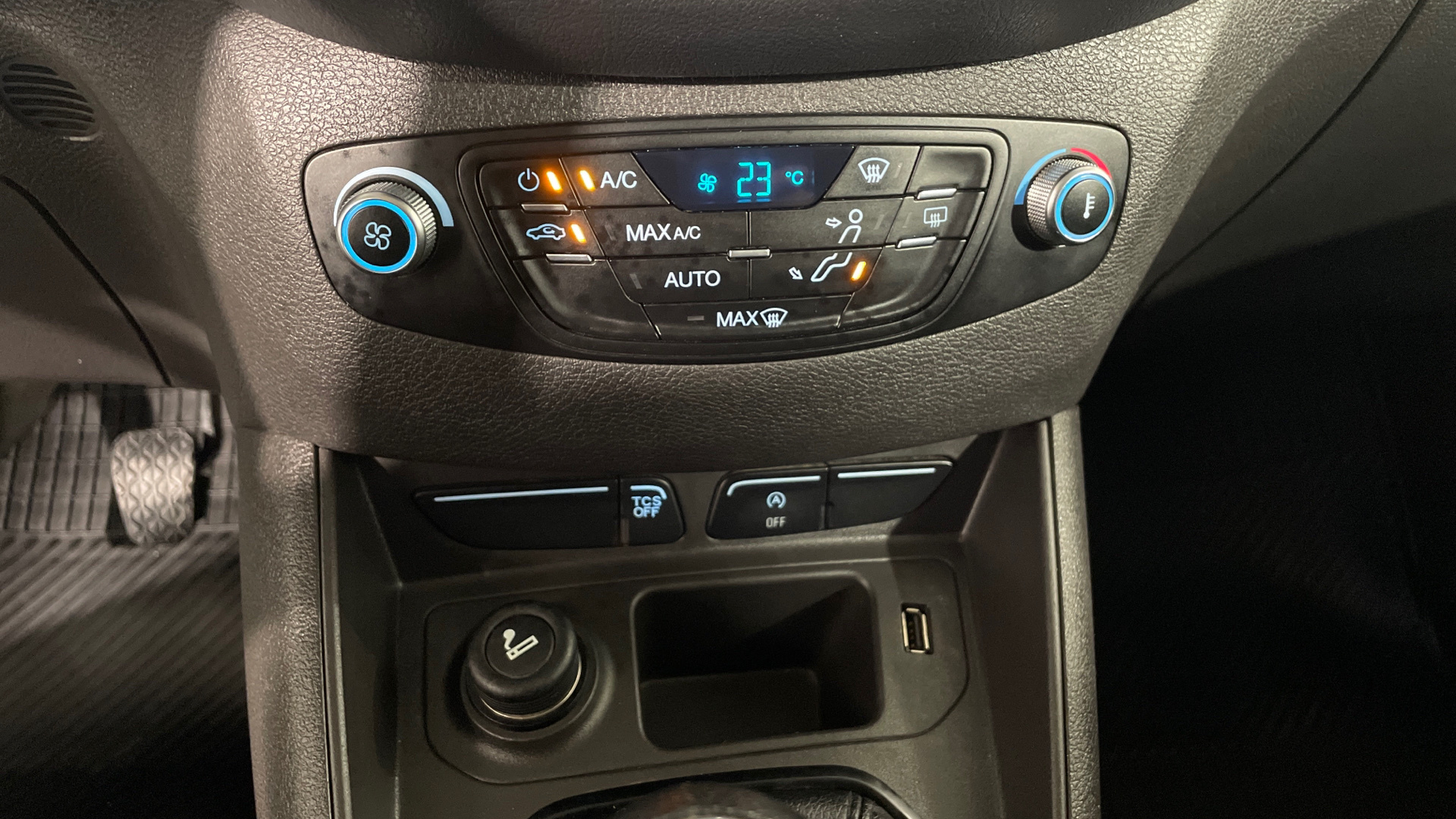 Ford Tourneo Courier 1.5 TDCi - 17