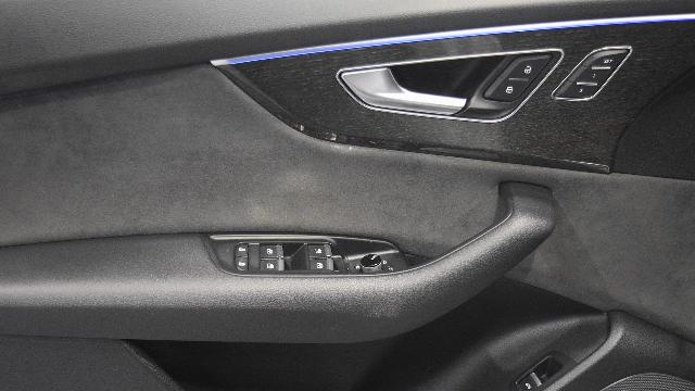 Foto 11 Audi Q8 50 TDI quattro 210 kW (286 CV) tiptronic