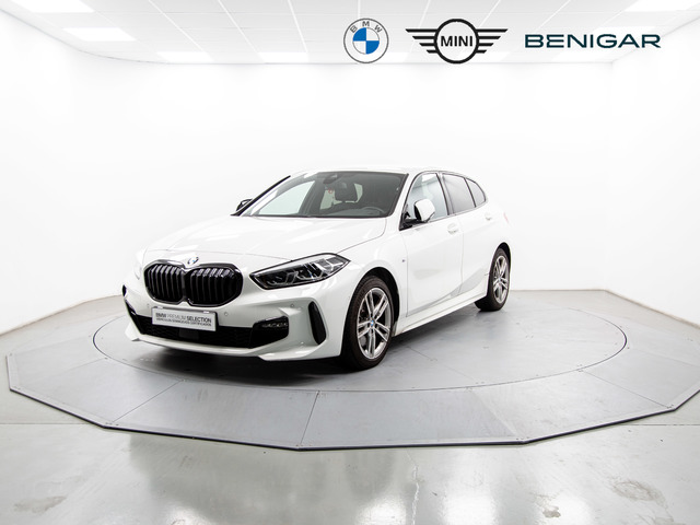 BMW Serie 1 118d color Blanco. Año 2023. 110KW(150CV). Diésel. En concesionario Móvil Begar Alicante de Alicante