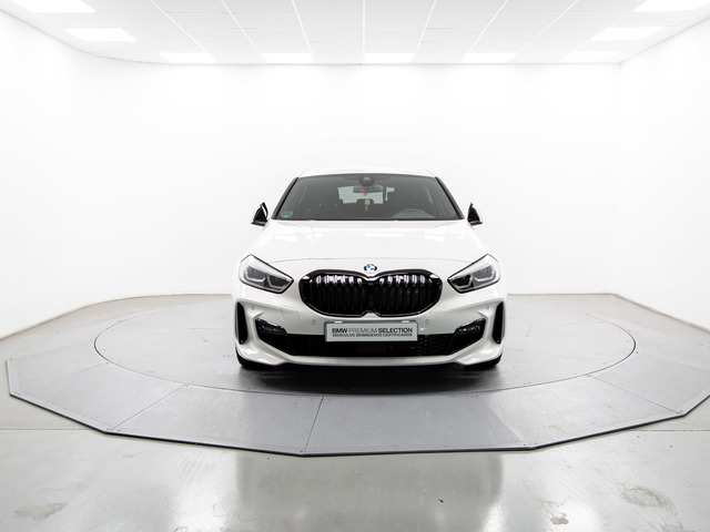 BMW Serie 1 118d color Blanco. Año 2023. 110KW(150CV). Diésel. En concesionario Móvil Begar Alicante de Alicante