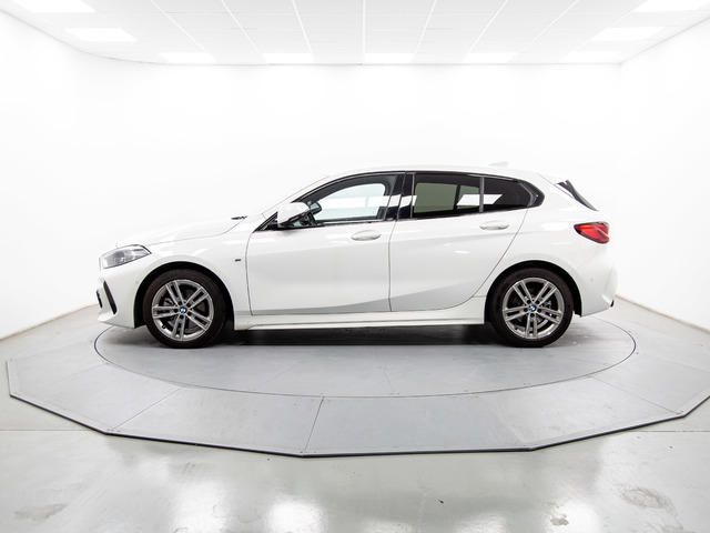 BMW Serie 1 118d color Blanco. Año 2023. 110KW(150CV). Diésel. En concesionario Móvil Begar Alicante de Alicante