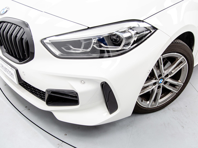 BMW Serie 1 118d color Blanco. Año 2023. 110KW(150CV). Diésel. En concesionario Móvil Begar Alicante de Alicante