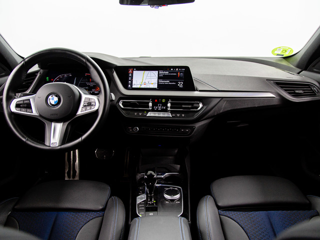 BMW Serie 1 118d color Blanco. Año 2023. 110KW(150CV). Diésel. En concesionario Móvil Begar Alicante de Alicante