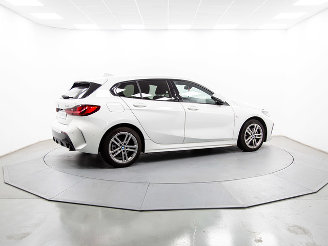 BMW Serie 1 118d color Blanco. Año 2023. 110KW(150CV). Diésel. En concesionario Móvil Begar Alicante de Alicante