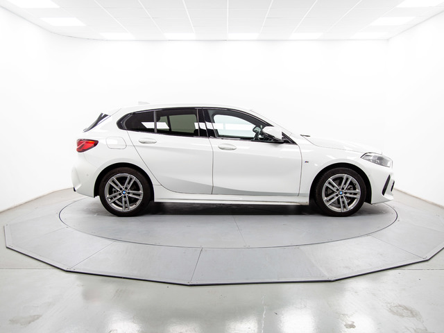 BMW Serie 1 118d color Blanco. Año 2023. 110KW(150CV). Diésel. En concesionario Móvil Begar Alicante de Alicante
