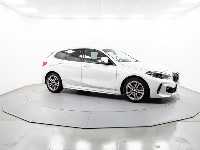 BMW Serie 1 118d color Blanco. Año 2023. 110KW(150CV). Diésel. En concesionario Móvil Begar Alicante de Alicante
