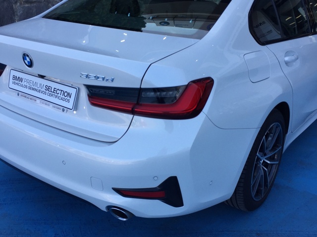 BMW Serie 3 320d color Blanco. Año 2020. 140KW(190CV). Diésel. En concesionario Grünblau Motor (Bmw y Mini) de Cantabria